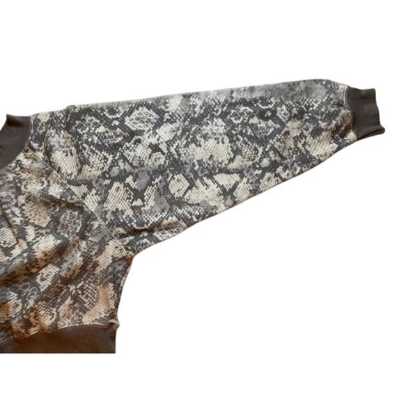 Ocean Drive Gray/White Snake Print Wide Sleeve Sweatshirt Size Medium - Picture 7 of 7